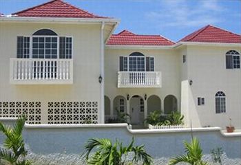 Retreat Guesthouse Luxury Suites