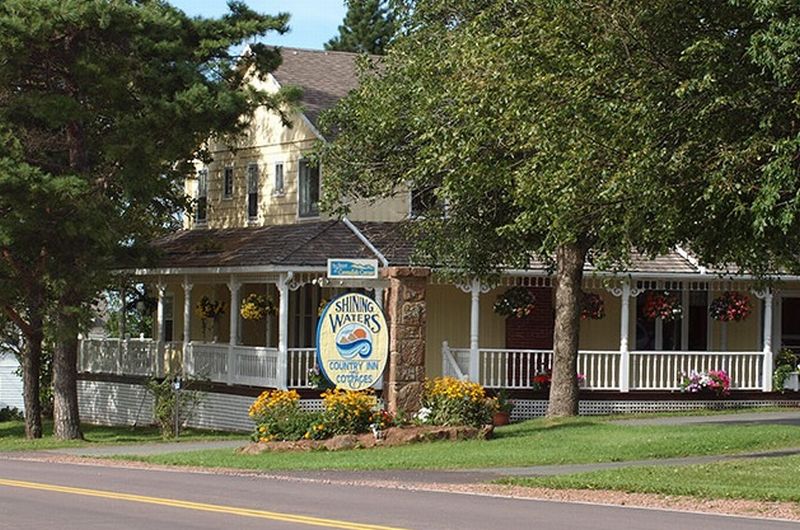 Shining Waters Country Inn