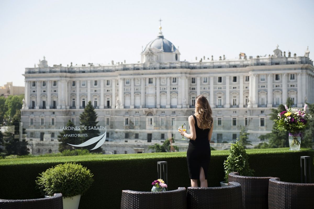 Jardines de Sabatini Apartosuites