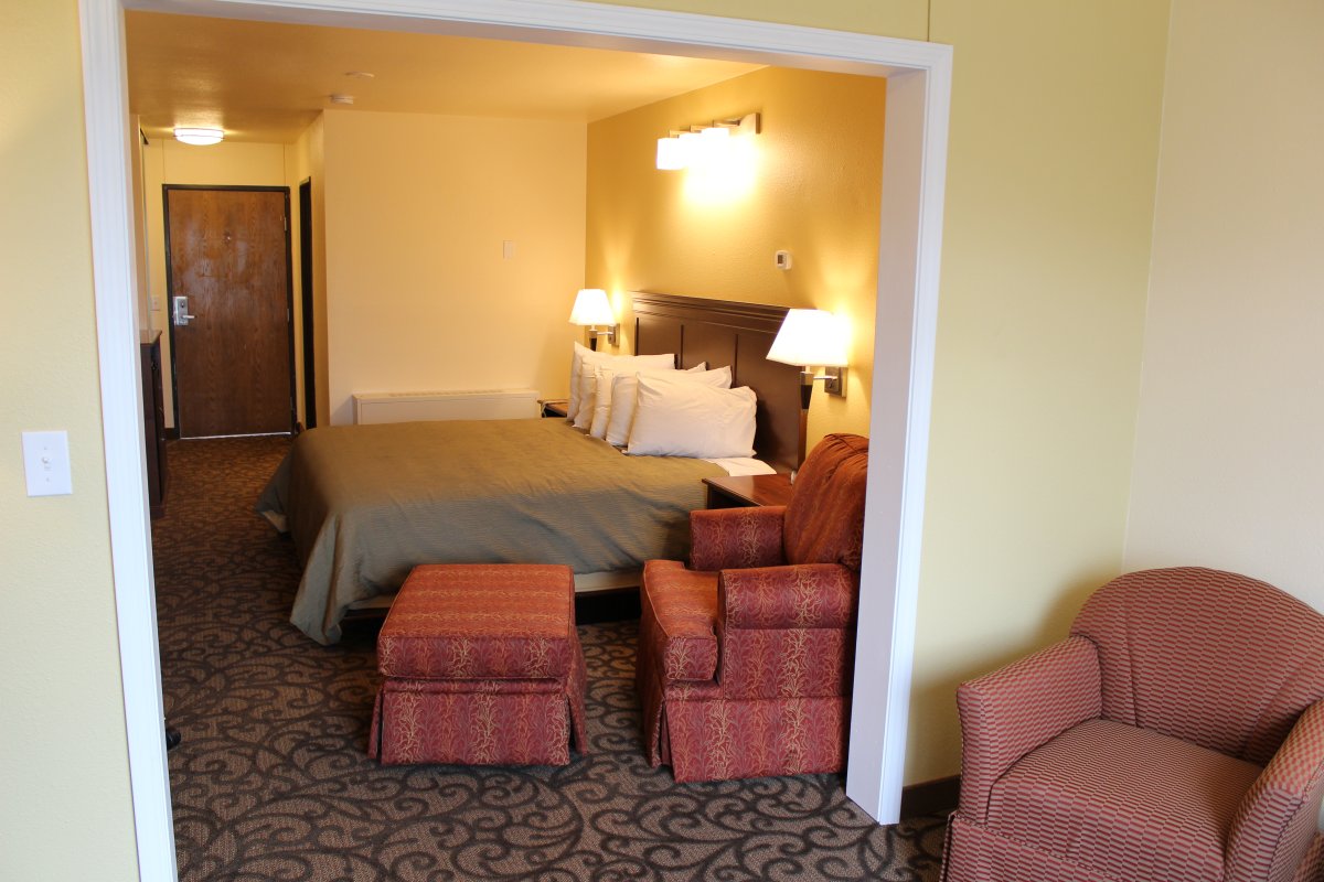 Allanivik Hotel & Salmonberry Suites