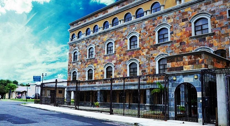 Plaza Real Suites & Apartments