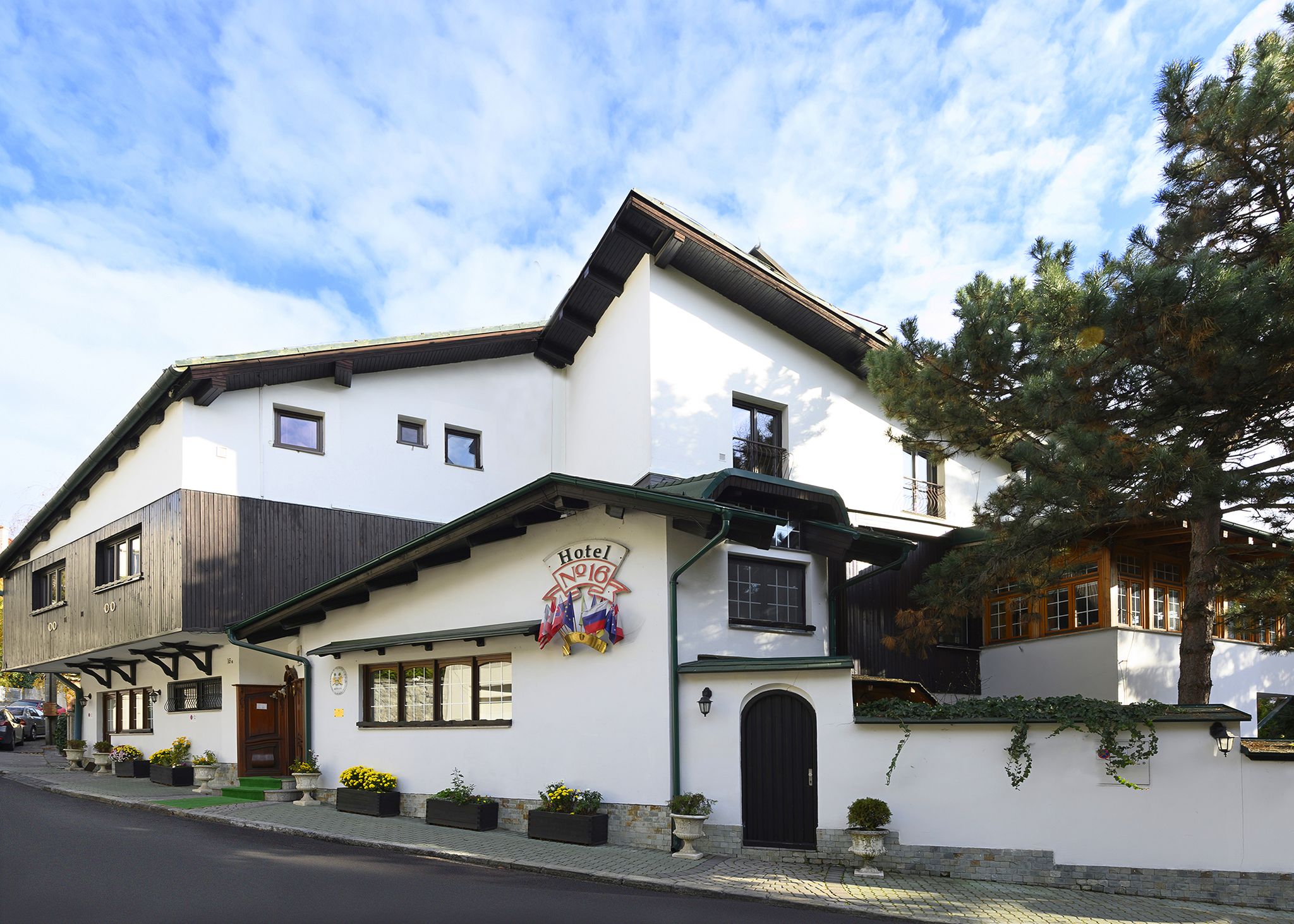 Hotel No 16