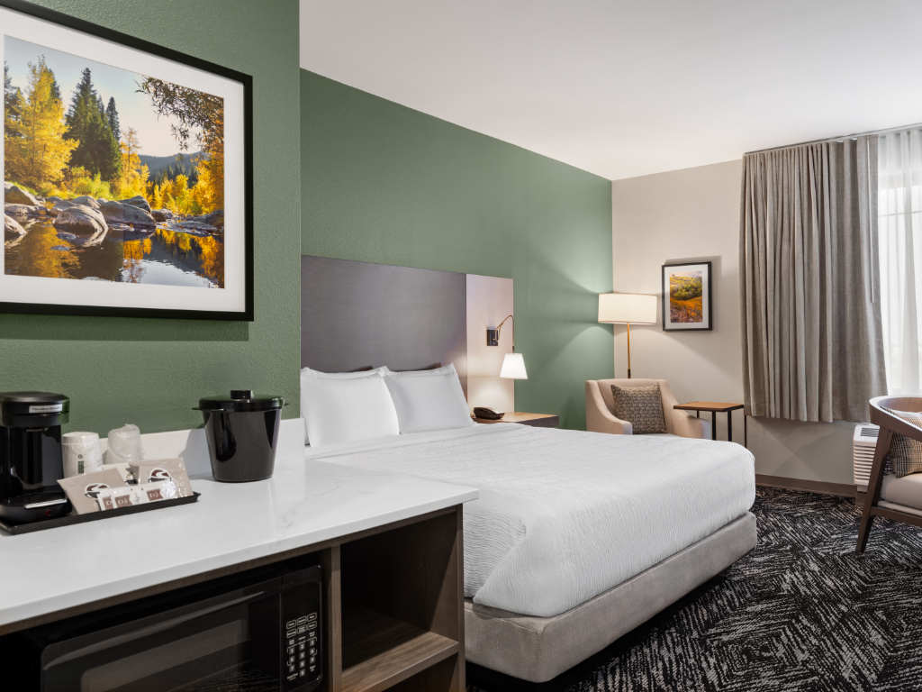 La Quinta Inn & Suites by Wyndham